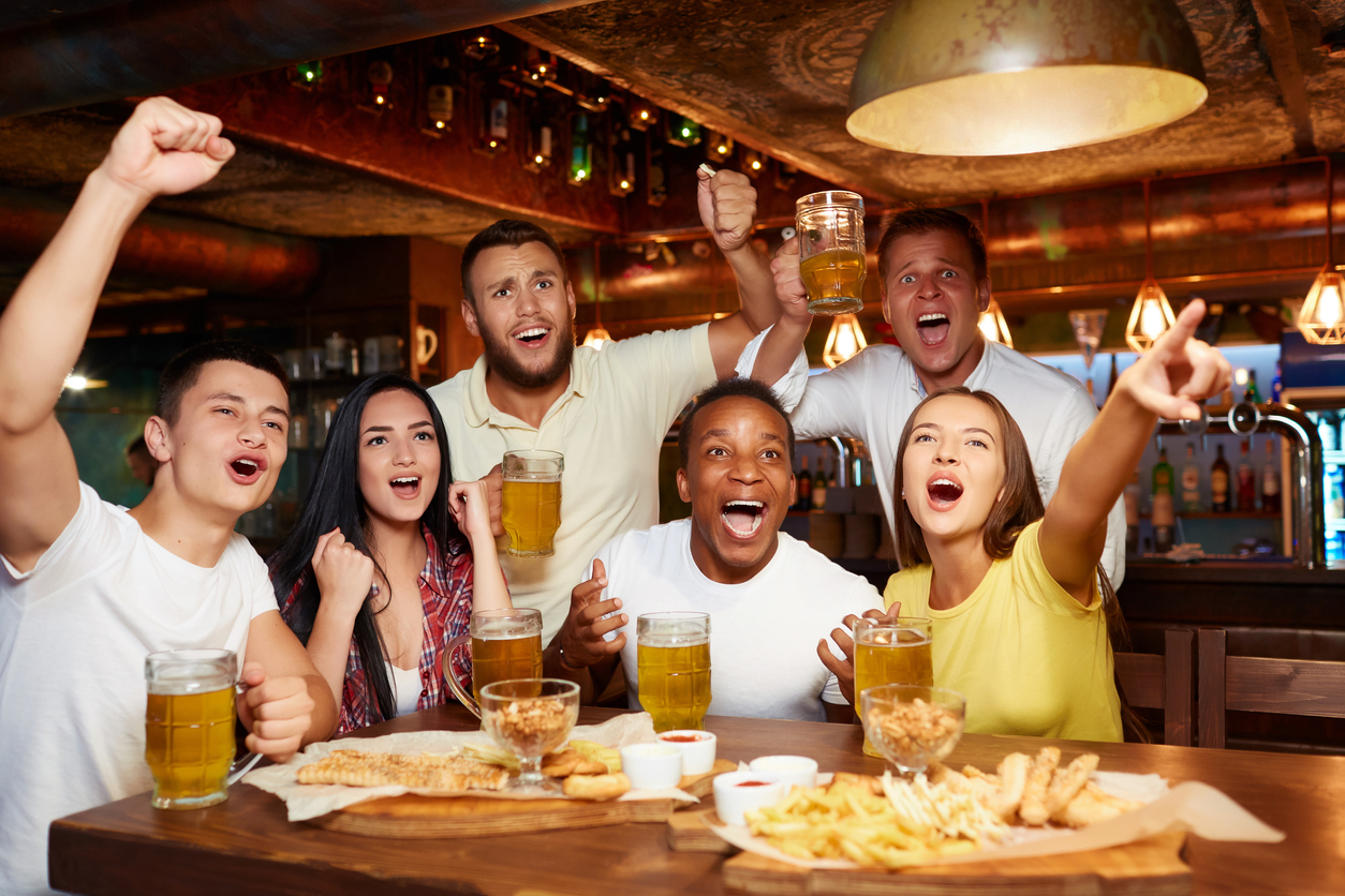 How Sports Bars Can Capitalize On Football Season