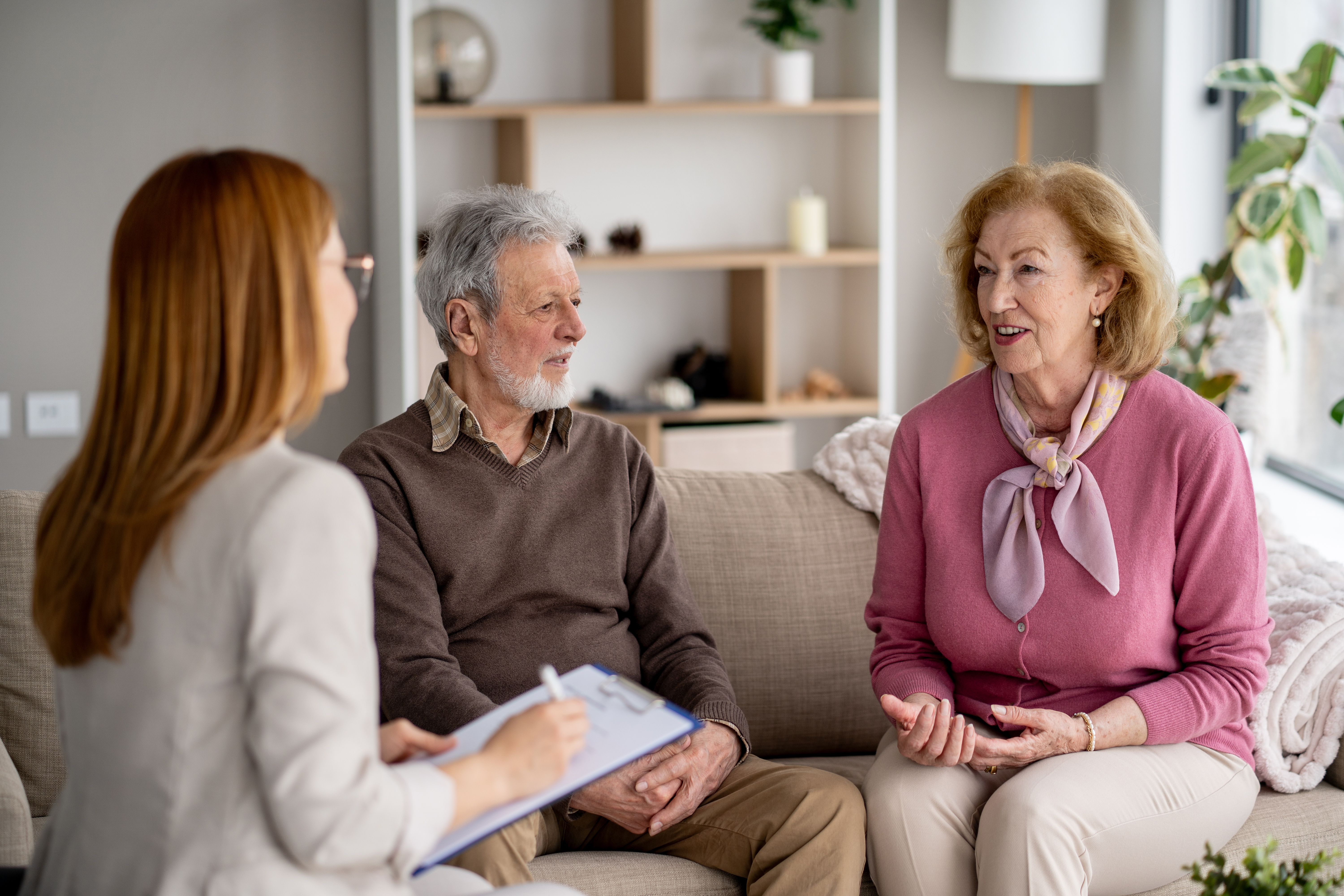 How A Medicare Agent Helps You Compare Plans?