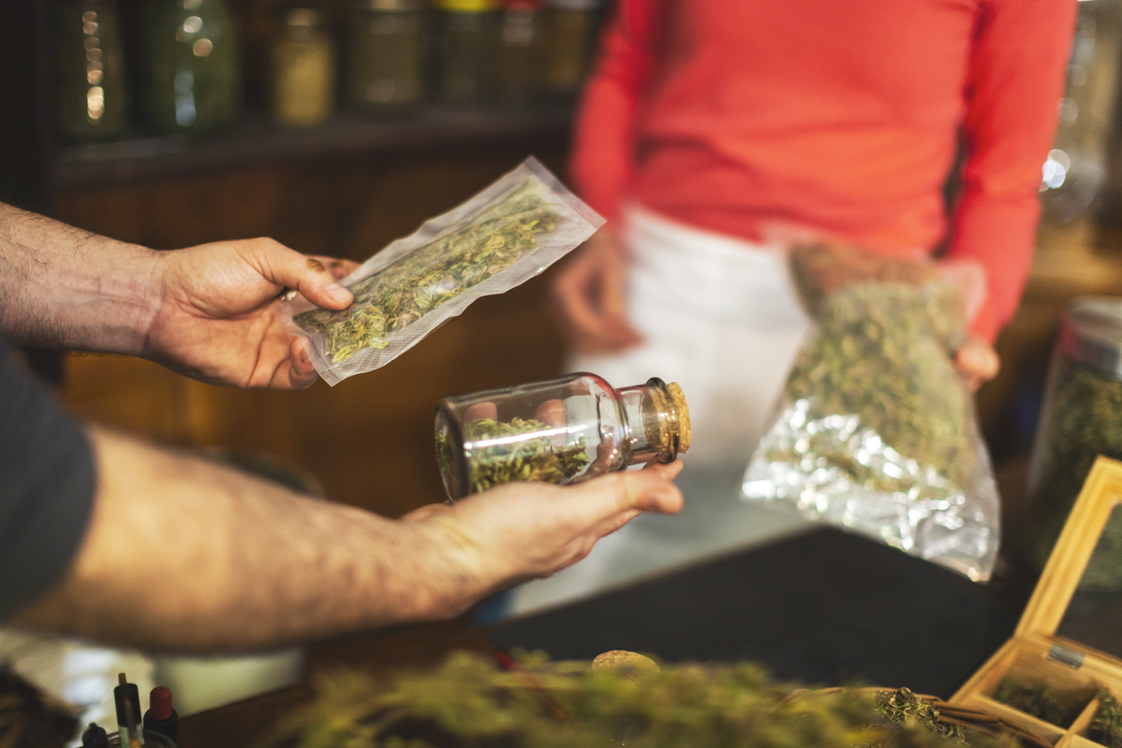 Legal vs. Illegal Dispensaries: What to Look For