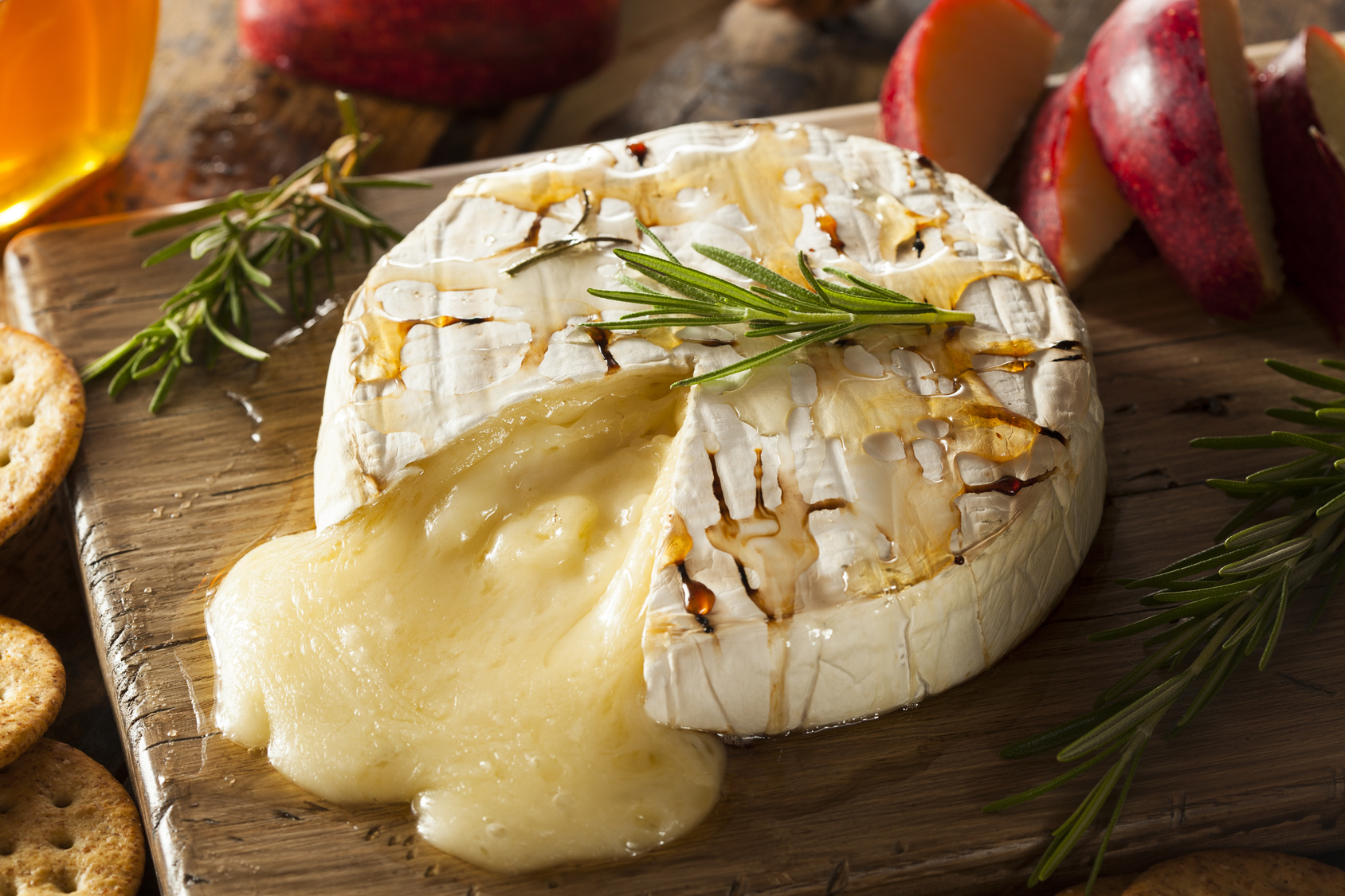 Savor The Season With This Baked Brie & Cranberry Recipe