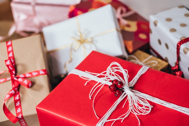 Easy Ways to Shop Online Safely During the Gift-Giving Season