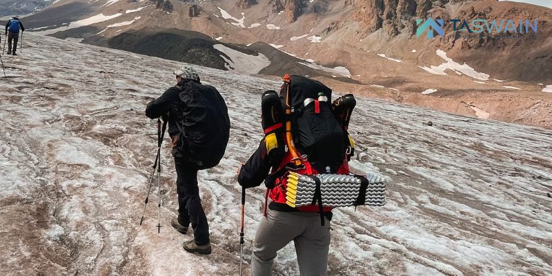 Top Safety Tips for Winter Hiking: Protecting Yourself and Your Family