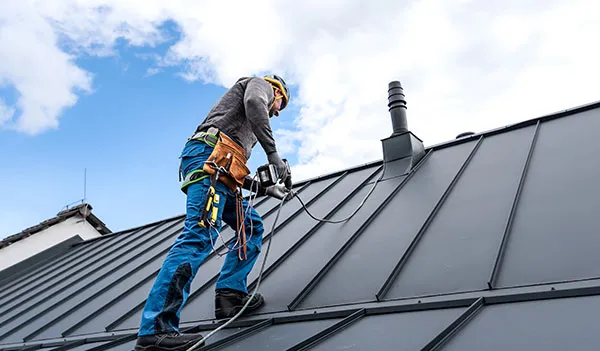 Why Roofers Need Customized Insurance