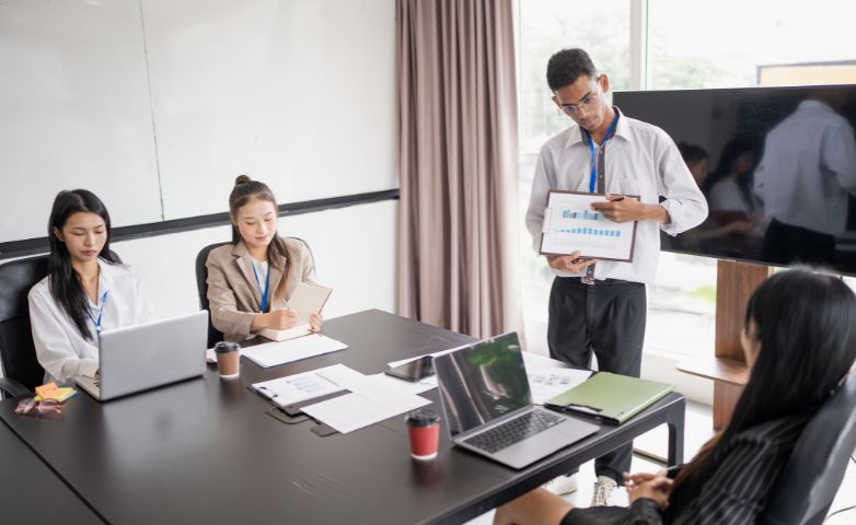 Why Choose On-Site Training for Insurance Software Instead of Online Training?